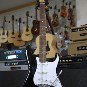 Guitarra Stratocaster UNIVERSAL SERIES - BST-1R